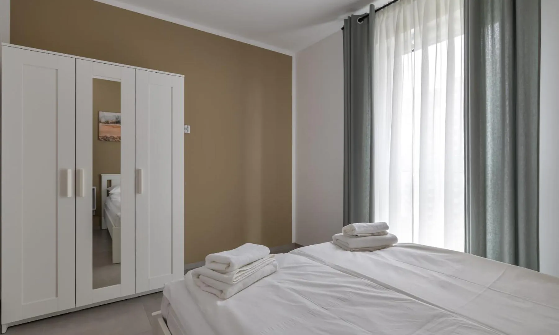 Glow Apartments - Arena Apartament Gdansk Letnica